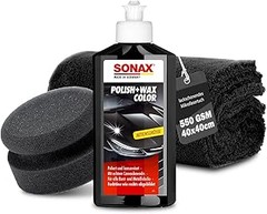 ¿Cómo quitar la cera aplicada incorrectamente en un coche negro?